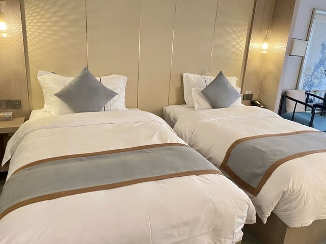 酒店的每個細節都展現了品質和用心。入住於此，美好的夜晚等您。