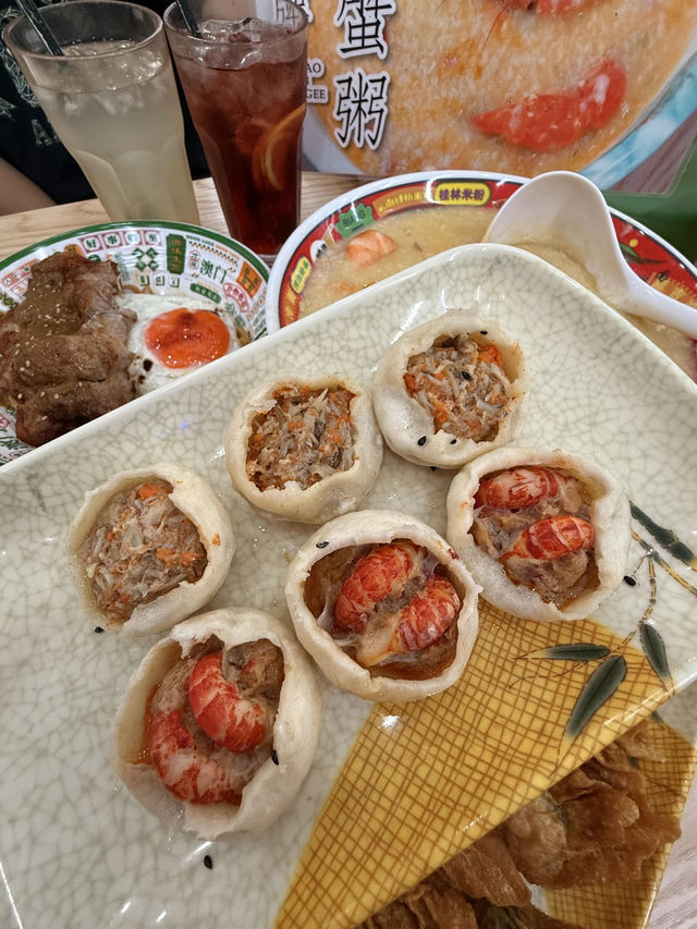 🇲🇴澳門大三巴必衝！一口爆汁生煎包+鮮甜水蟹粥太絕了！