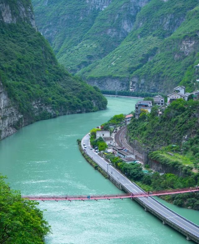 住進山水畫卷，邂逅絕美水上公路
