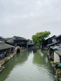 枕水江南，烏鎮的兩天一夜慢時光搖櫓船劃過石板橋，喚醒了一整個江南的溫柔  Day1：東柵漫步
