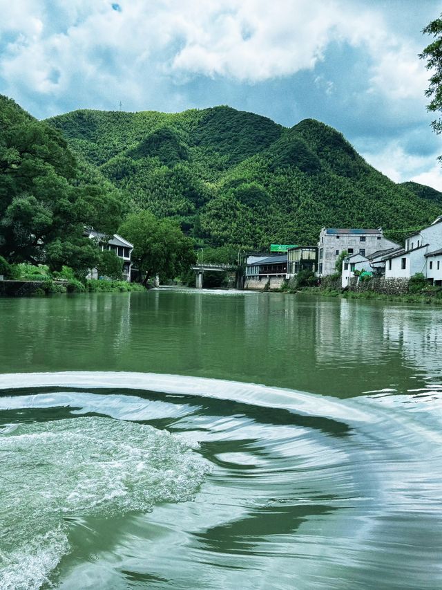 踏入鹿亭中村，恍如走進一幅徐徐展開嘅山水長卷。