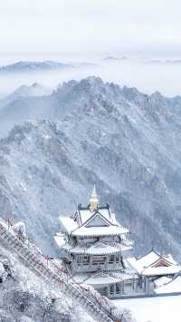 天氣轉涼，一定要來老君山看雪景，登金頂看日出，必須美成仙！