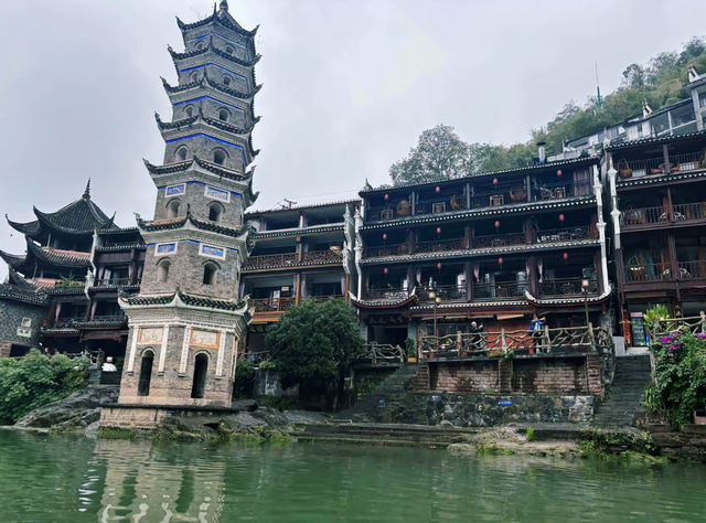 重遊鳳凰，只為再看萬盞燈火漫沱江~~