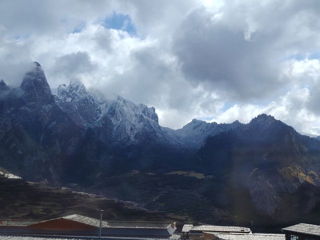 扎尕那下雪了,這家民宿觀雪景也太有感覺了吧 扎尕那下雪了,這家民宿觀雪景也太有感覺了吧