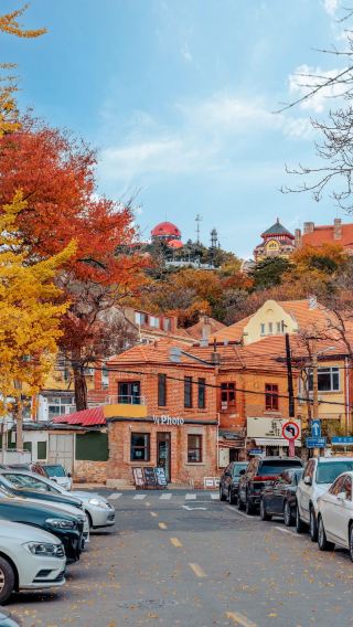 The stunning autumn colors of Qingdao's Old Town are like a palette spilled by the gods