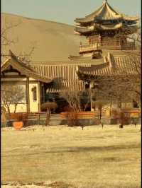 夕陽墜落沙丘的瞬間敦煌月牙泉登頂終極浪漫