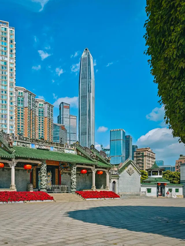 In Shenzhen's most luxurious urban village, you can capture ancient and modern elements in the same frame, right in Shenzhen's Huanggang Village.