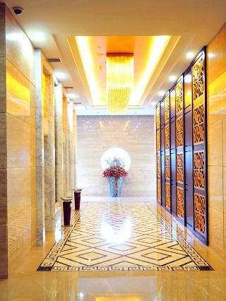 Откройте для себя секреты Лепинга: отдохните в номере с видом на озеро и полюбуйтесь сказочной страной!