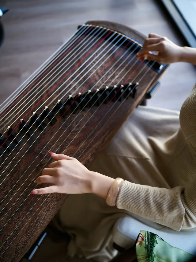 在山谷,觀雲,聽琴,見自己 在山谷,觀雲,聽琴,見自己