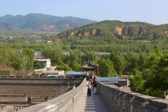 與有肝膽人共事,從無字句處讀書。 與有肝膽人共事,從無字句處讀書。