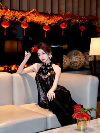 Secret Hot Spring Retreat Next to Disneyland: Soak in a Private Bath While Watching the First Snowfall