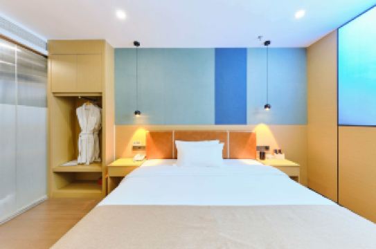 Wanyuan Aifei Hotel | Full of festive atmosphere for Chinese New Year, you'll love it after just one stay.