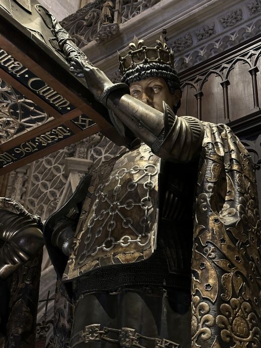スペインの四王棺担ぎを理解する｜彫刻に隠された歴史の伝説 | Trip