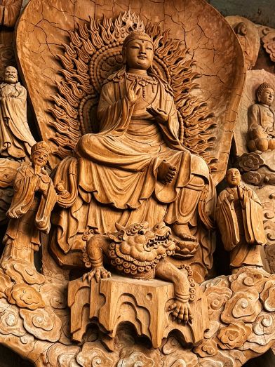 木彫り仏像の穴場探訪 | Trip.com 包頭