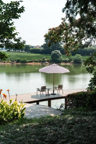 สระว่ายน้ำกลางแจ้งของที่พัก Zunlan Mountain Residence เป็นสถานที่ที่ไม่ควรพลาดในซินชางช่วงฤดูร้อนนี้!