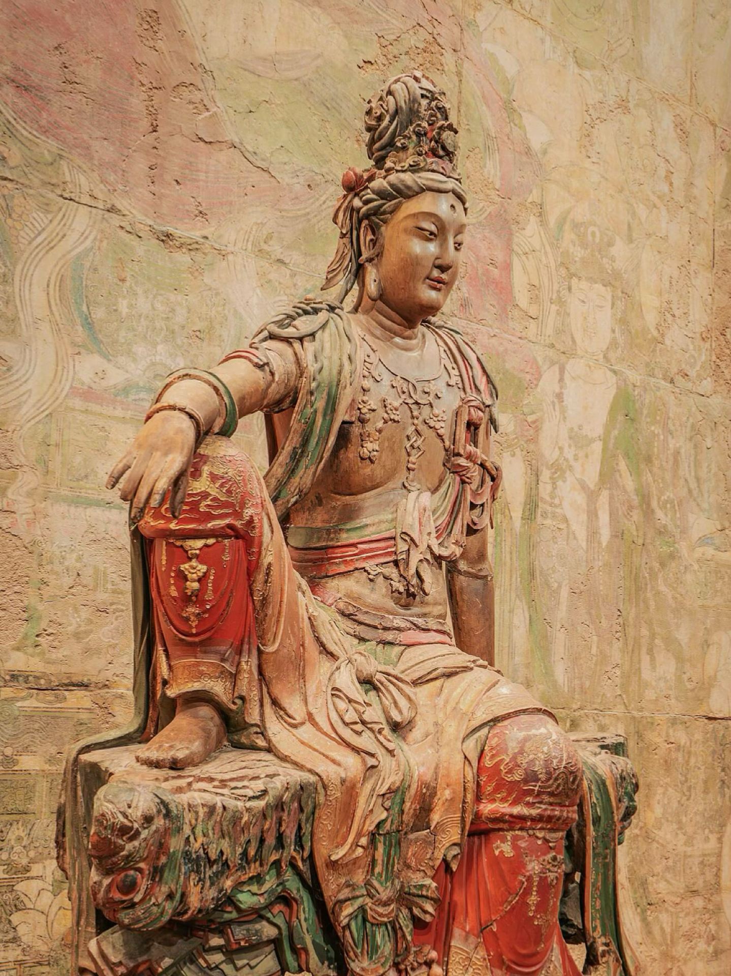 A Liao-Jin Water-Moon Guanyin statue abroad that held me captive for half an hour