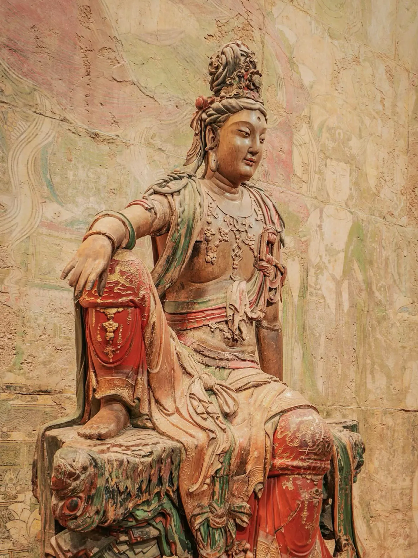 A Liao-Jin Water-Moon Guanyin statue abroad that held me captive for half an hour