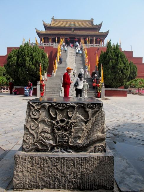 The Dragon Pavilion, built on the ruins of the imperial palaces of six dynasties, is the true soul of Kaifeng!