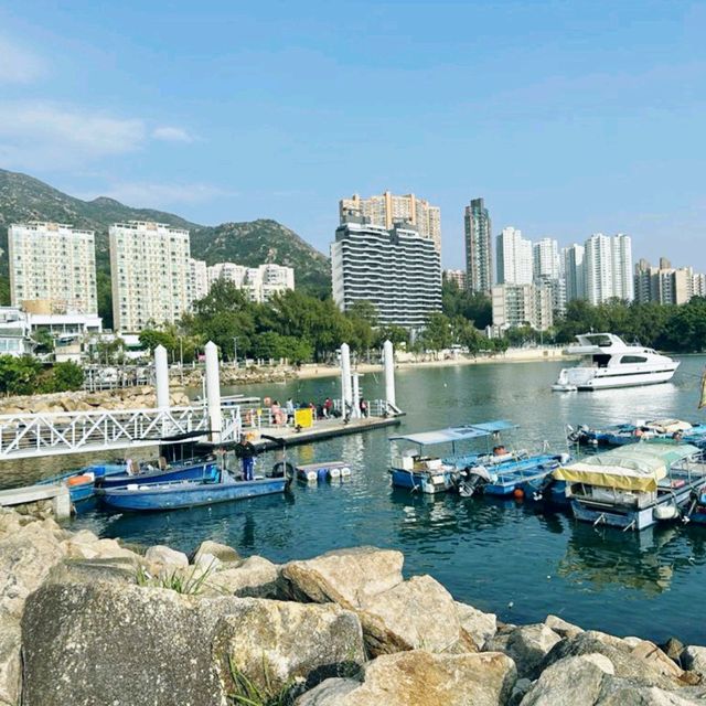 青山灣海濱長廊，三聖邨海鮮市場，聽說近黃昏會更熱鬧！