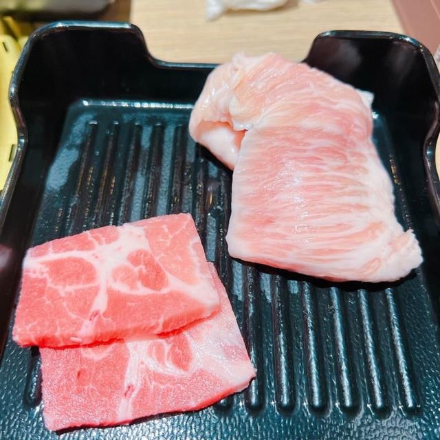 推介美國SRF極黑牛，滿滿牛香，脂肪均勻，輕輕燒兩燒已經充滿油脂香～