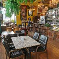 Thai Baht Art Antique and Bistro ร้านสุดเกร๋ 