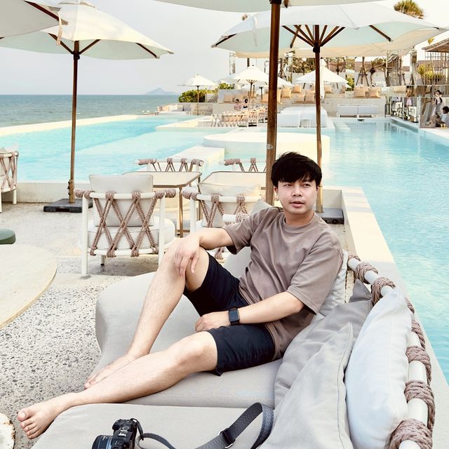 หนีร้อนลงสระ ติดอ่าง
