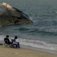 หนีร้อนไปนั่งริมทะเลที่หาดทรายน้อย หัวหิน