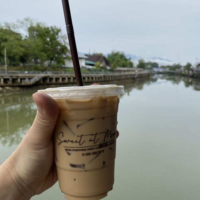 Sweet @moon 🌝 หวานจันทร์ คาเฟ่วิวดีริมน้ำจันทบูร