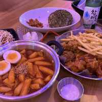 【大阪・難波】桜満開の店内でサクサク韓国チキンを味わう「ムニポチャ難波店」