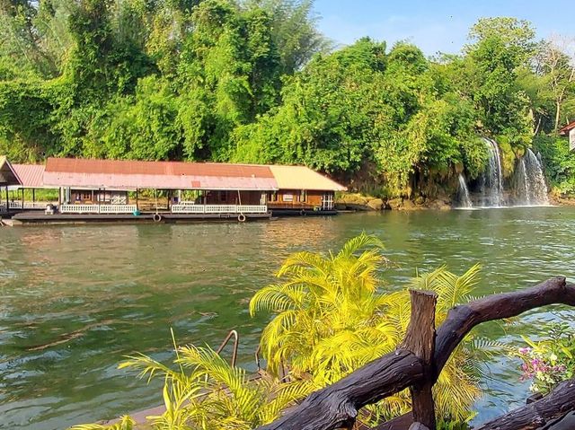 กริต ราฟท์ เฮาส์ แพเมืองกาญจนบุรี