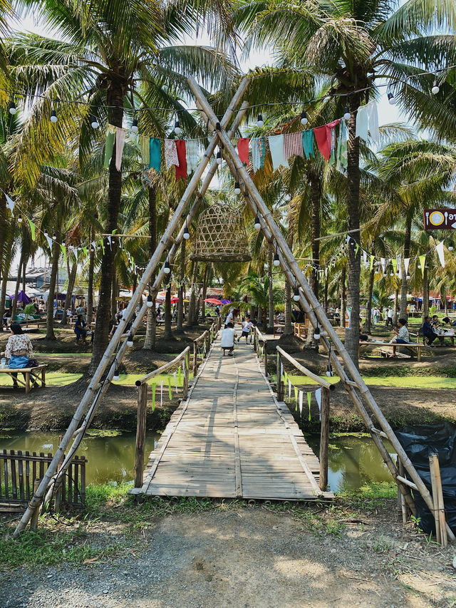 Relaxing at Coconut market at Chiang Mai