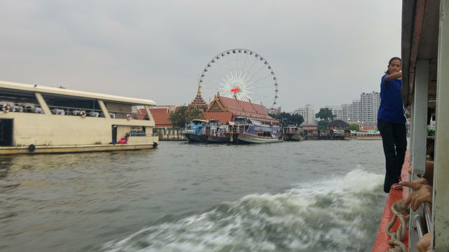 曼谷水陸可達的【Asiatique河濱碼頭夜市】