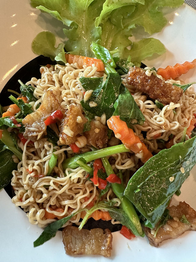 ร้านอาหารในเมืองนารอง🍛