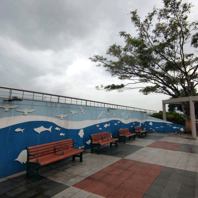 細雨濛濛🌧慢步行，屯門碼頭，海濱花園