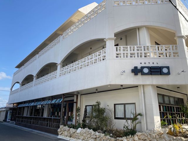 ホテルの名前は八重山民謡が由来です。『 HOTEL 十日三日（トゥカミーカ）』