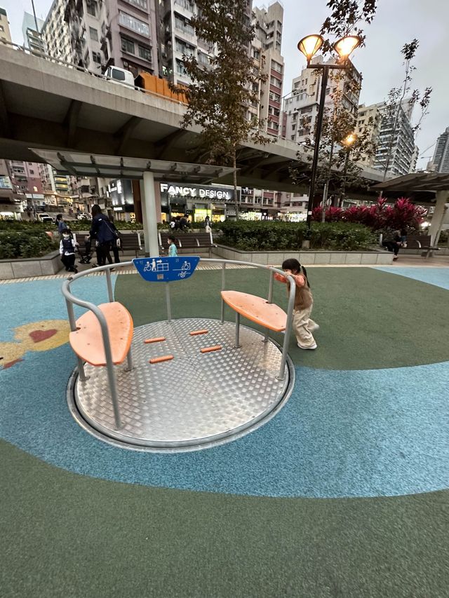 地鐵站旁的土瓜灣道花園浙江街遊樂場