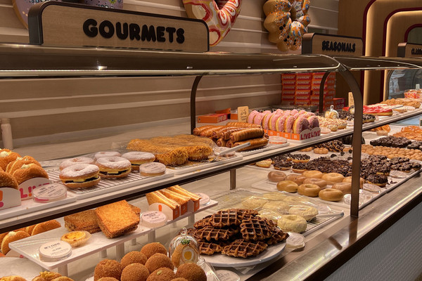 江南】韓国ダンキンドーナツの旗艦店“DUNKIN' LIVE” | Trip.com 江南区