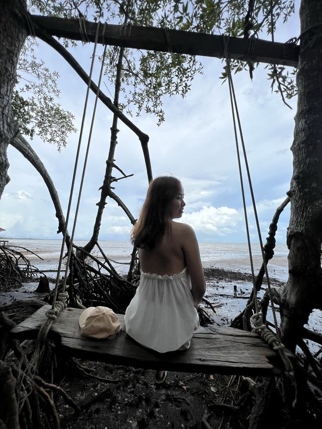 หาดทรายดำ ที่เที่ยวตราด มหัศจรรย์แห่งธรรมชาติ