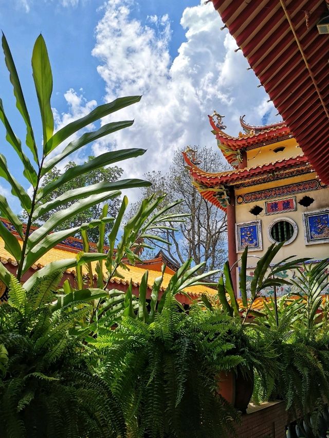 Spectacular Hilltop Buddist temple in Penang