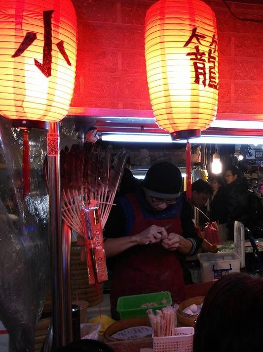 人頭湧湧❤️台北最多人最旺場饒河夜市👏🏻多種台灣小食😍掃街必去