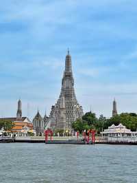 Basking in the golden glow of Wat Arun