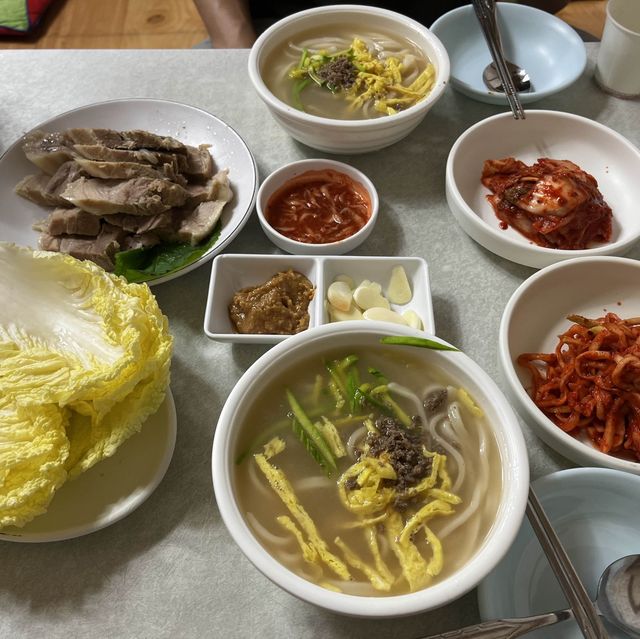 비오는 날 보쌈&칼국수와 즐기는 푸짐한 한상, 대련집