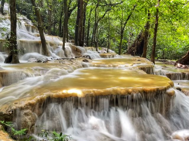 น้ำตกวังสายทอง ธรรมชาติอลังการ