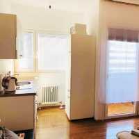 Budget studio apartment close to train statio