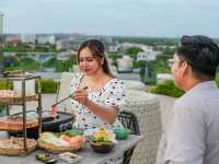 นอนชิลดูอาทิ​ตย์ตกทะเลบนrooftopที่Crossvibepattaya