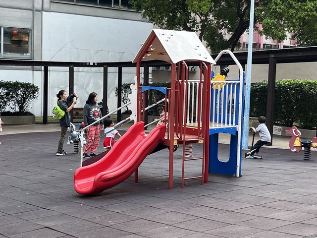 九龍城廣場旁邊嘅賈炳達道公園
