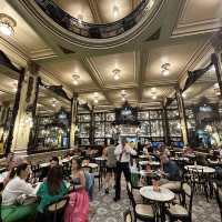 Most beautiful cafe in the world is in Rio!