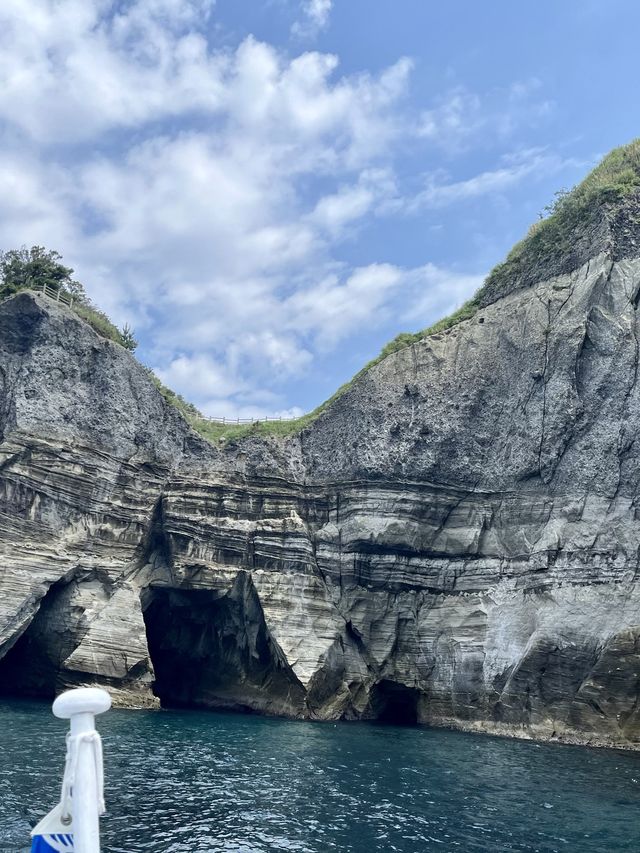 藍色洞窋