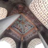 Majestic Patuxay Monument: A Symbol of Pride in Vientiane