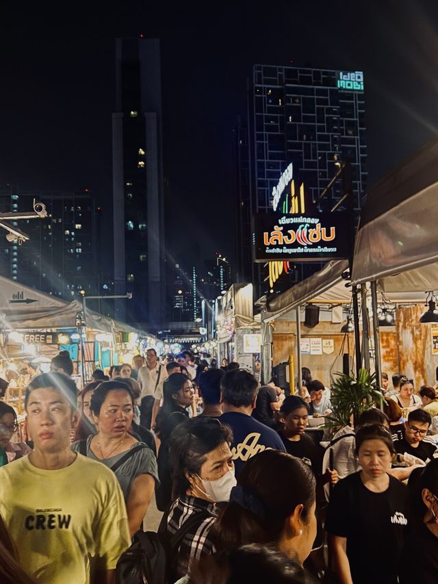 2 Famous Markets In BKK⁉️👀🇹🇭